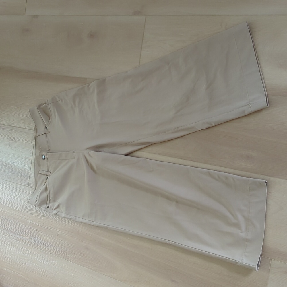 Lulu Lemon Khaki City Sleek crop 5 pocket pants sz 30